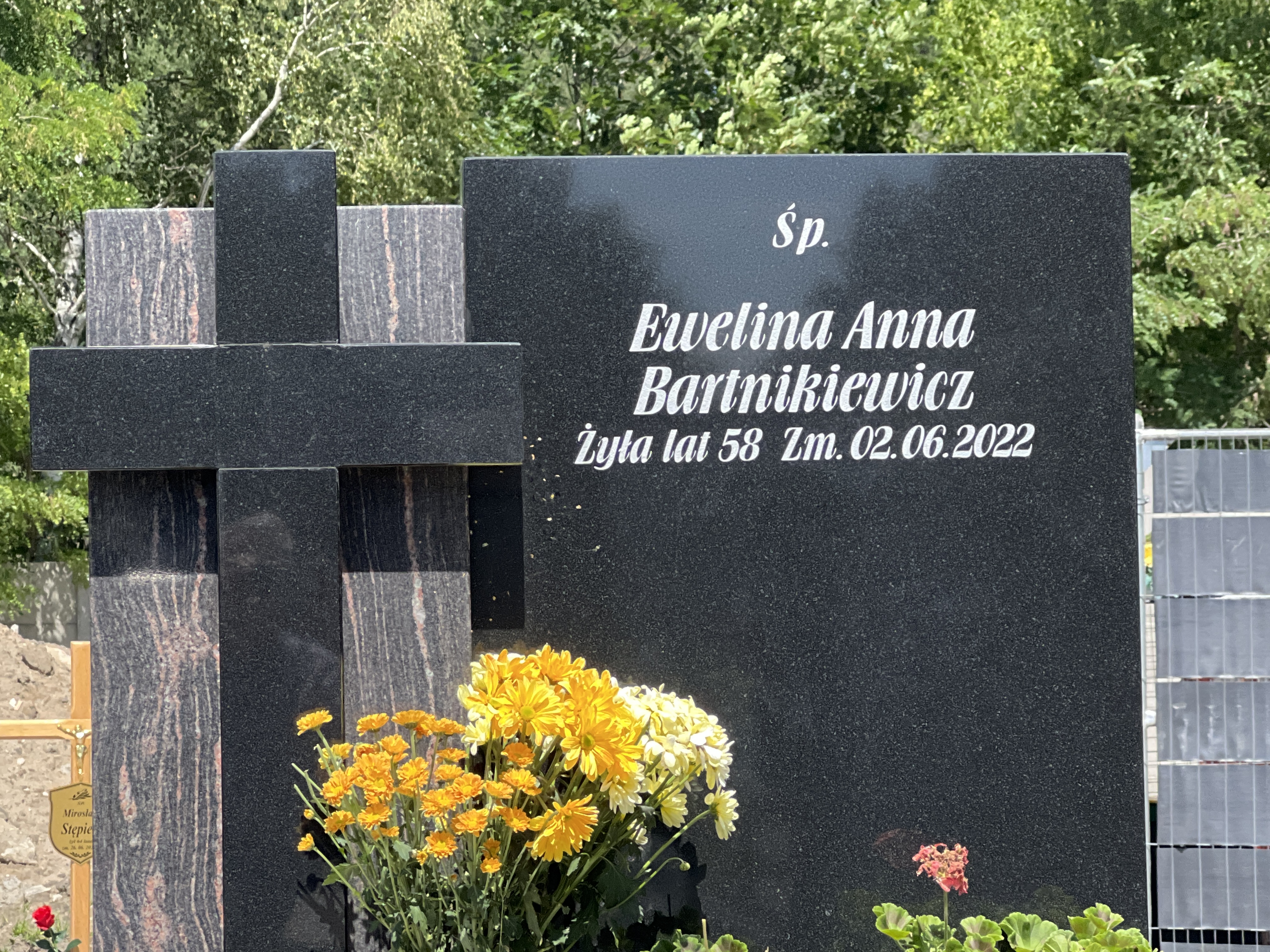Grób Ewelina Bartnikiewicz