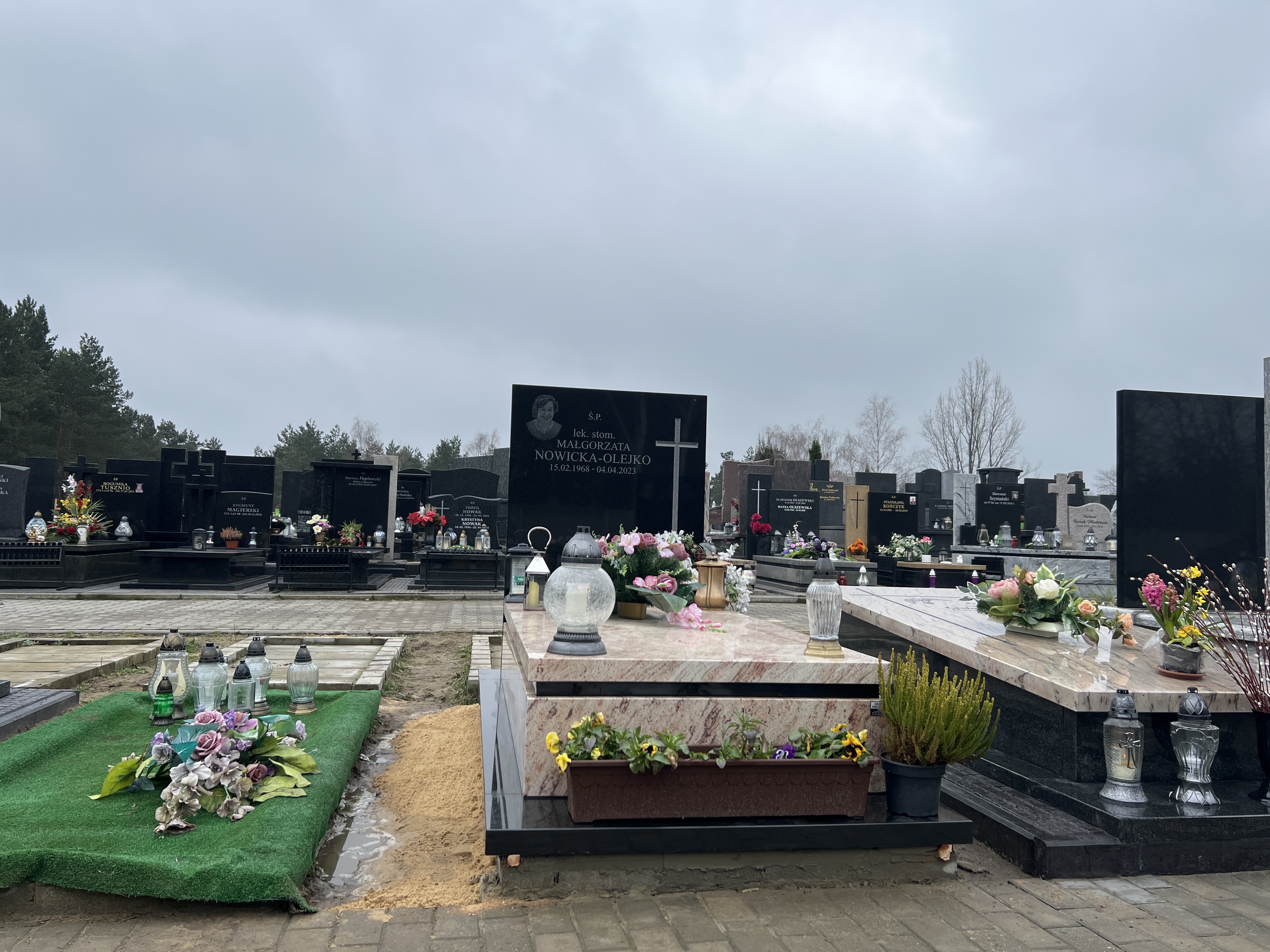 Małgorzata Nowicka-Olejko 1968 Stara Miłosna - Grobonet - Wyszukiwarka osób pochowanych